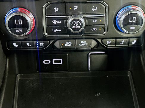 Used 2024 GMC Yukon SLT w/ SLT Premium Package RWD image 26