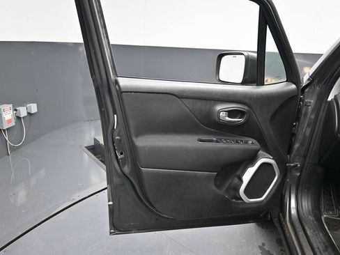 Used 2019 Jeep Renegade Latitude image 13