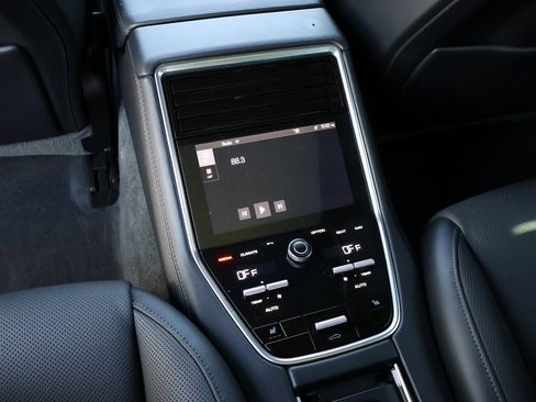 Used 2022 Porsche Panamera 4 Platinum Edition w/ Assistance Package image 21