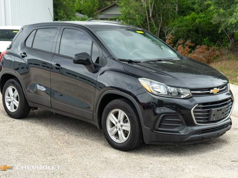 Used 2021 Chevrolet Trax LS w/ Tint and Cruise Package FWD image 3