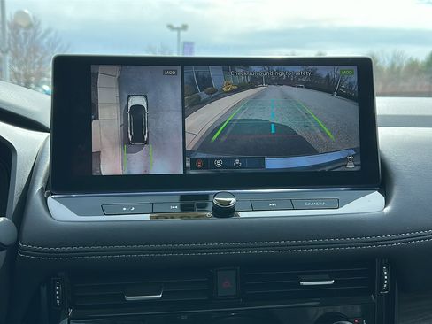 Certified 2025 Nissan Rogue Platinum image 19