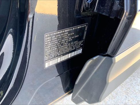 Certified 2025 Volkswagen Taos SE image 34