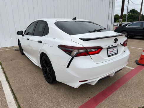 Used 2022 Toyota Camry SE FWD image 4