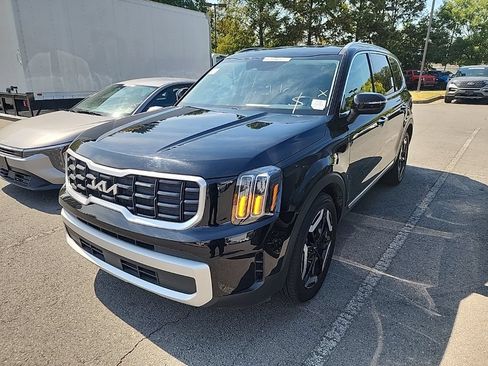 Used 2025 Kia Telluride S AWD/4WD image 2