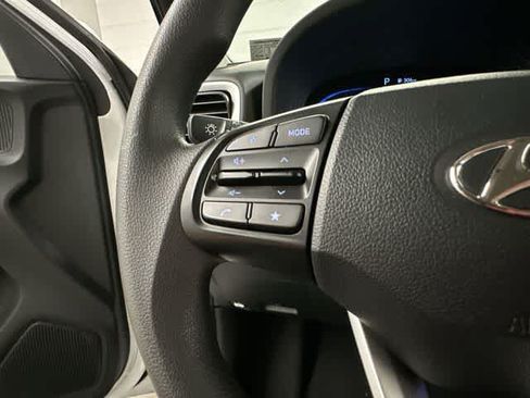 Used 2023 Hyundai Venue SE FWD image 8
