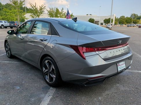 Used 2023 Hyundai Elantra Limited w/ Preferred Accessory Package FWD image 6