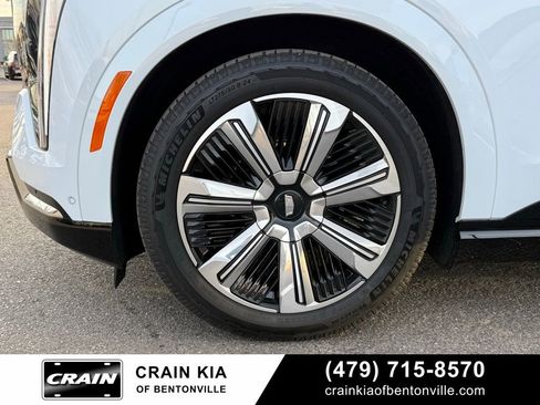 Used 2026 Cadillac Escalade IQL Luxury AWD/4WD image 34