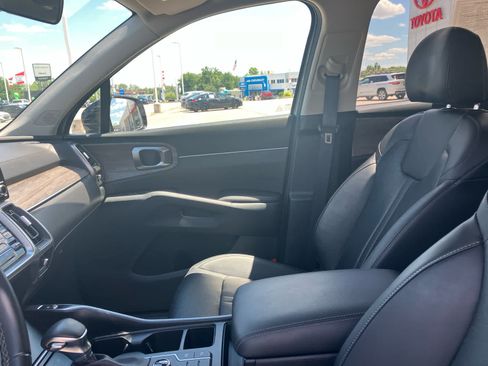 Used 2023 Kia Sorento S w/ Panoramic Sunroof Package AWD/4WD image 10