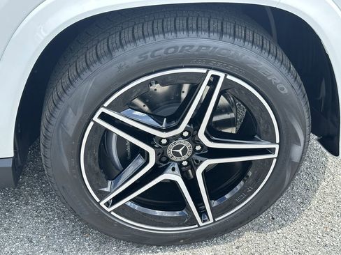New 2026 Mercedes-Benz GLS 450 4MATIC image 14