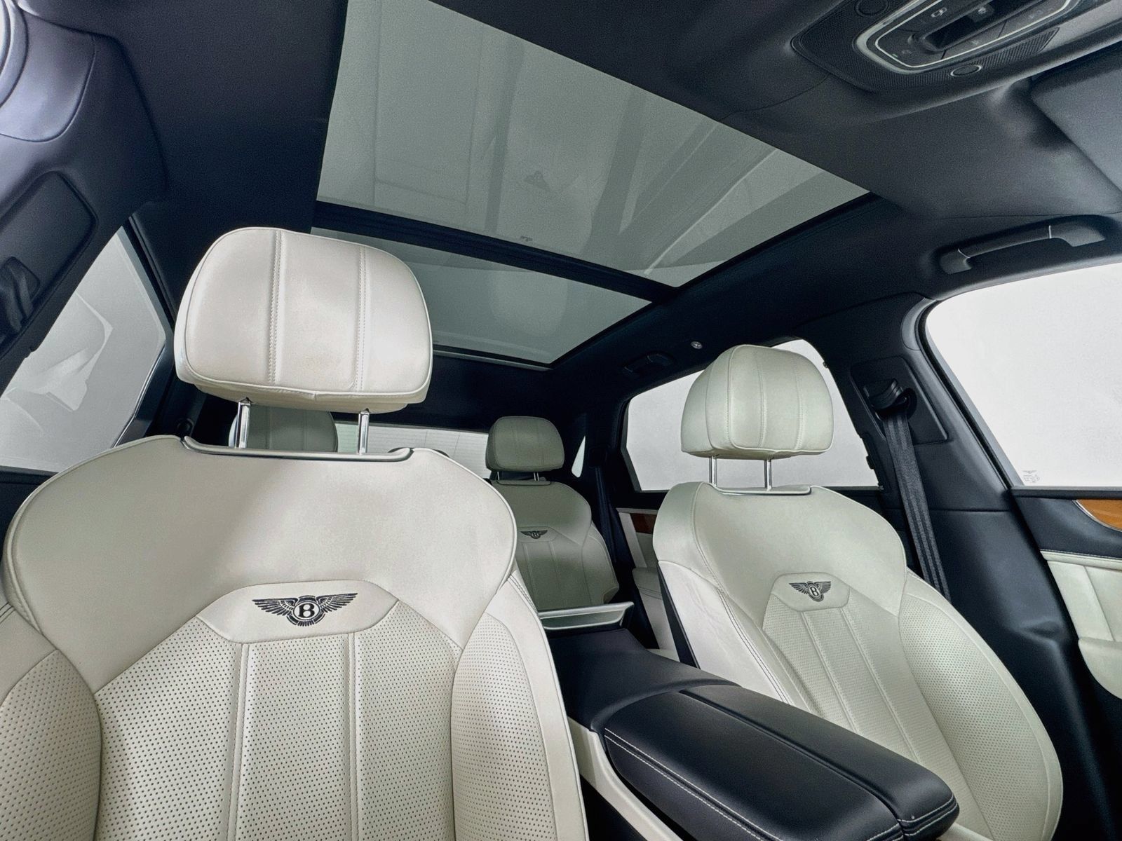 Certified 2023 Bentley Bentayga Extended Wheelbase AWD/4WD image 21