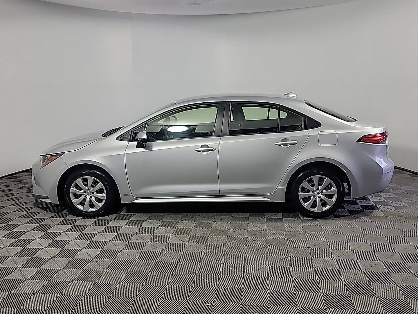Used 2023 Toyota Corolla LE FWD image 10
