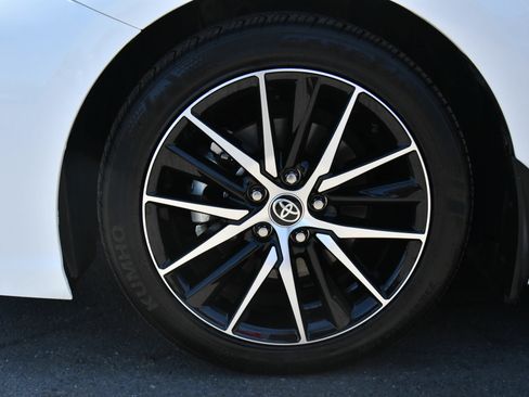 Used 2024 Toyota Camry SE FWD image 12