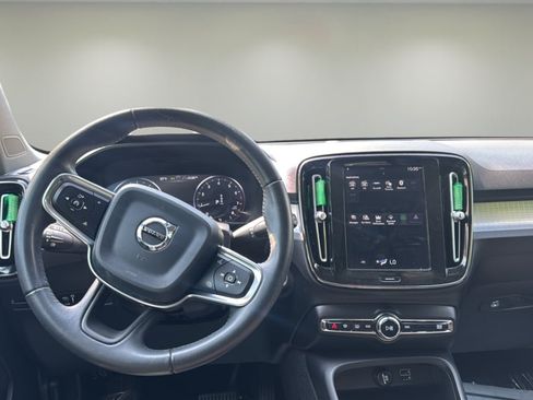 Used 2020 Volvo XC40 T4 Momentum FWD image 10