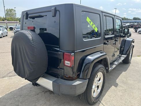 Used 2011 Jeep Wrangler Unlimited Sahara AWD/4WD image 5
