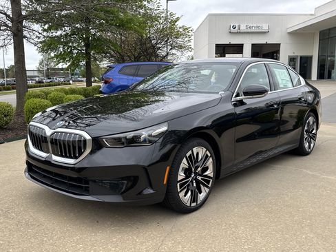 New 2026 BMW 530i xDrive AWD/4WD image 1