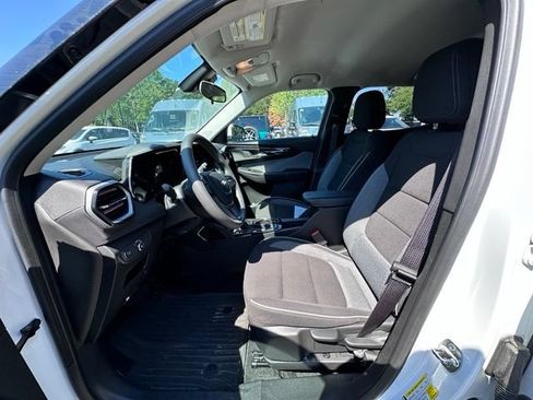 Used 2024 Chevrolet TrailBlazer LT FWD image 23
