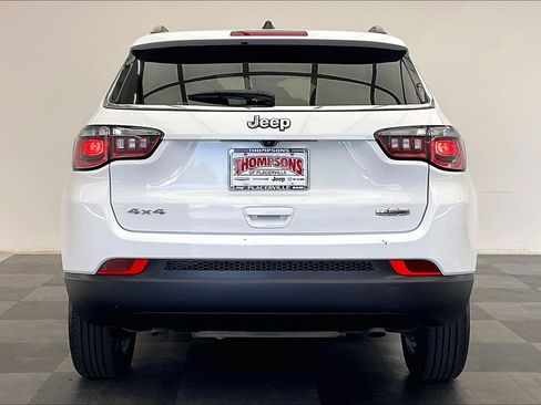 Used 2024 Jeep Compass Latitude AWD/4WD image 3