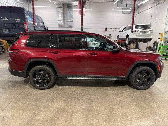 Used 2024 Jeep Grand Cherokee L Altitude AWD/4WD image 6