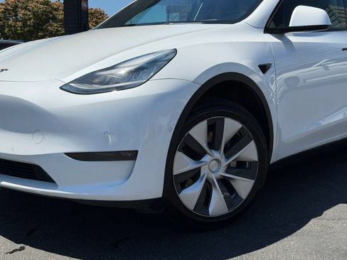 Used 2021 Tesla Model Y 2WD image 5