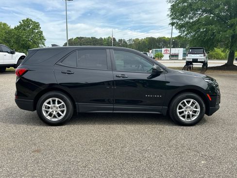 Used 2023 Chevrolet Equinox LS w/ LS Convenience Package image 4