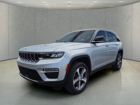 Used 2023 Jeep Grand Cherokee Limited RWD image 10