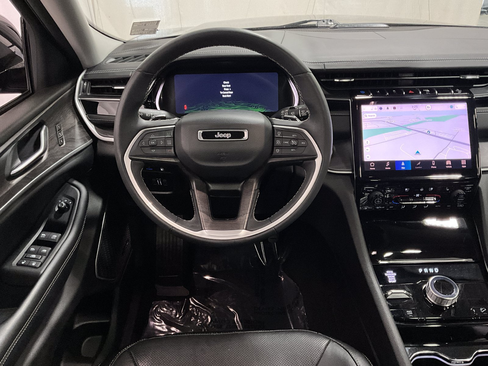 Used 2022 Jeep Grand Cherokee Limited 4xe w/ Luxury Tech Group II AWD/4WD image 7