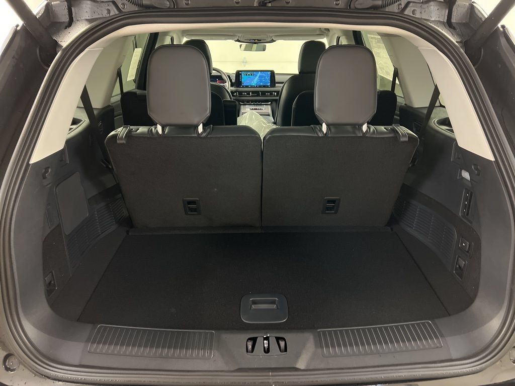 Used 2026 Lincoln Aviator AWD image 38