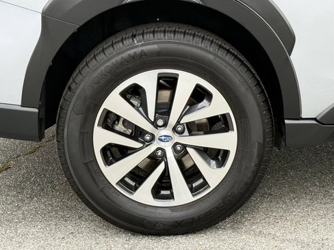 Used 2024 Subaru Outback Premium AWD/4WD image 18