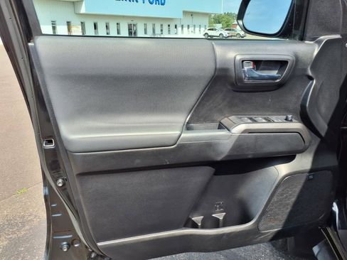 Used 2021 Toyota Tacoma TRD Off-Road w/ TRD Premium Off Road Package image 11