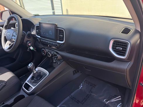 Used 2020 Hyundai Venue SE FWD image 13