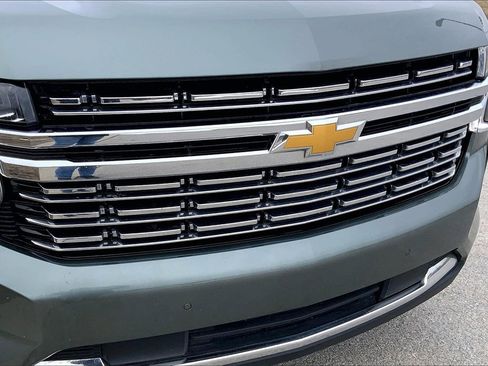Used 2023 Chevrolet Suburban Premier image 24