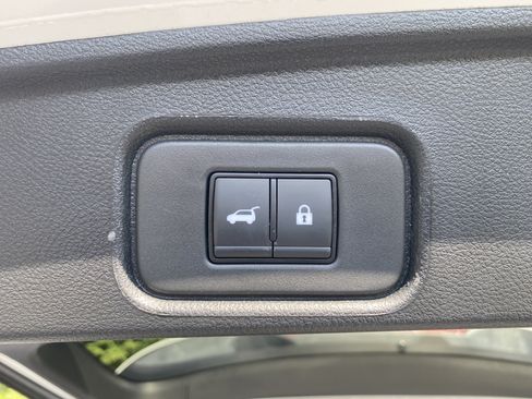 Used 2026 Nissan Pathfinder Platinum AWD/4WD image 31