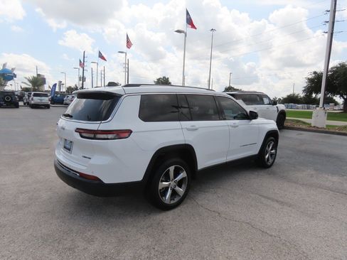 Used 2022 Jeep Grand Cherokee L Limited AWD/4WD image 11
