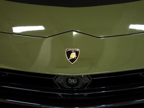 Used 2023 Lamborghini Urus Performante AWD/4WD image 36