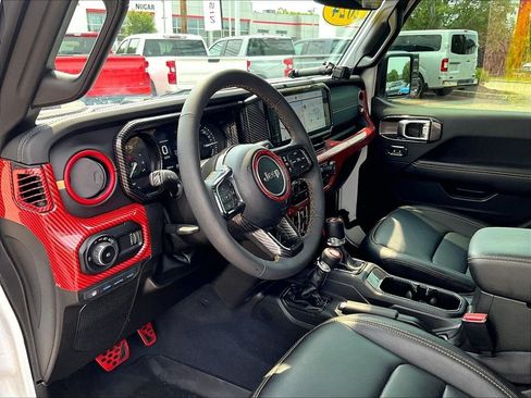 Used 2024 Jeep Wrangler Unlimited Sahara w/ Technology Group AWD/4WD image 8