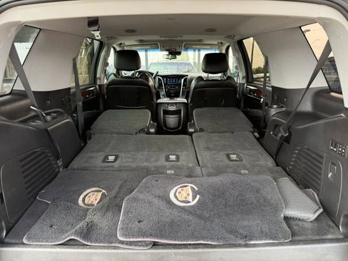 Used 2018 Cadillac Escalade Luxury AWD/4WD image 32