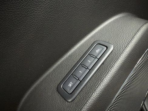 Used 2019 Chevrolet Suburban LT image 11