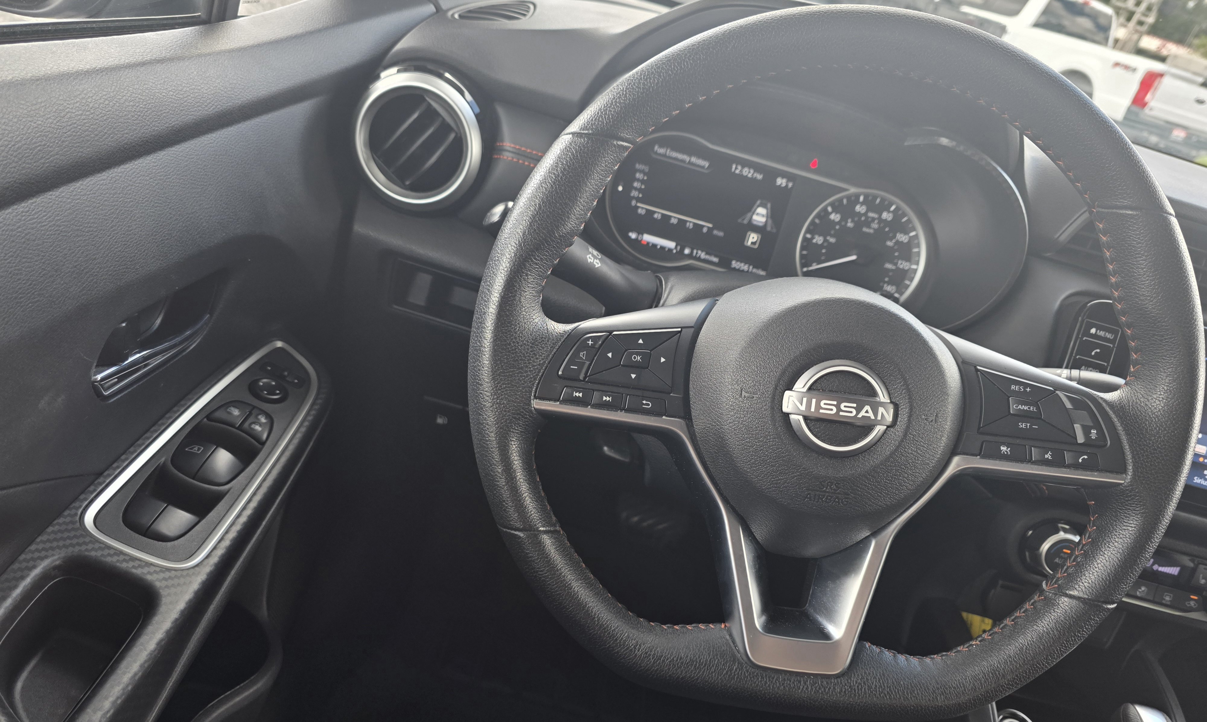 Used 2024 Nissan Versa SR FWD image 18