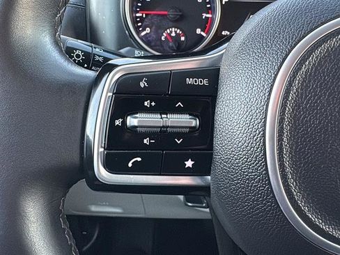 Used 2023 Kia Carnival LX image 18