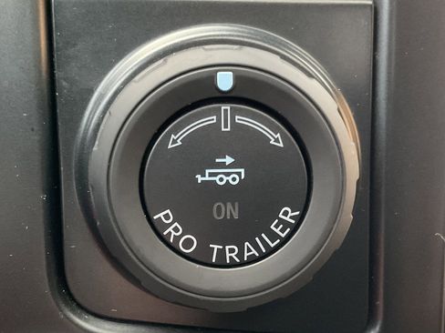 Used 2025 Ford F350 Platinum w/ FX4 Off-Road Package image 37