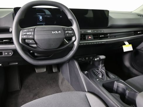 New 2025 Kia K4 LXS image 9