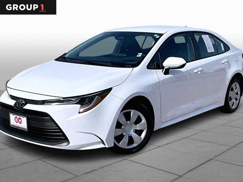 Used 2026 Toyota Corolla LE image 1