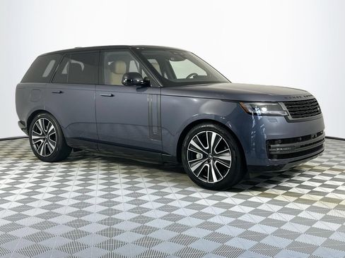 Used 2025 Land Rover Range Rover SE AWD/4WD image 3