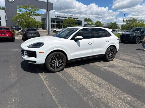 Used 2024 Porsche Cayenne AWD/4WD image 1