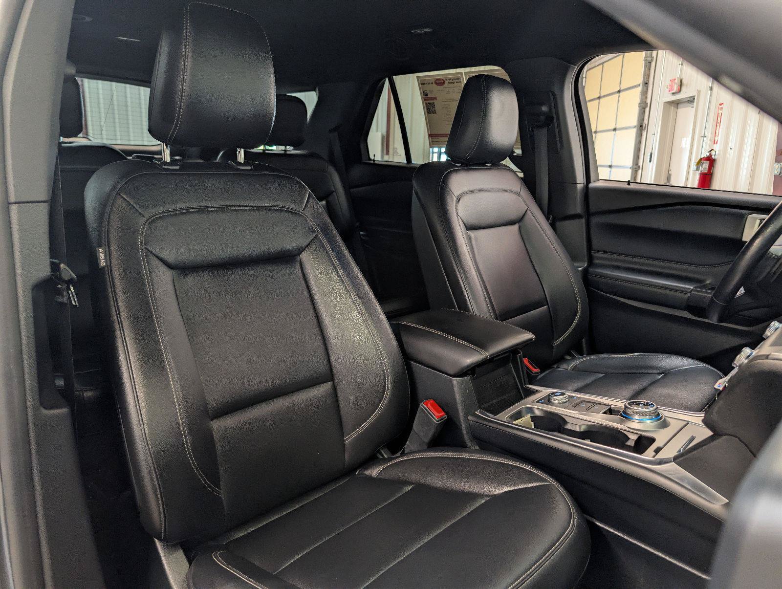 Used 2020 Ford Explorer XLT w/ Equipment Group 202A AWD/4WD image 23