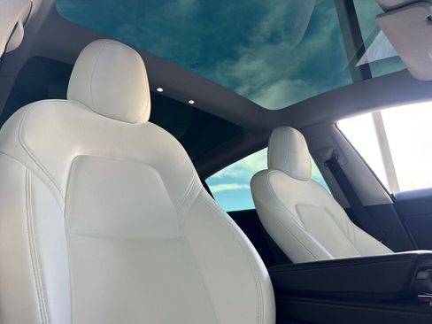 Used 2022 Tesla Model 3 image 10