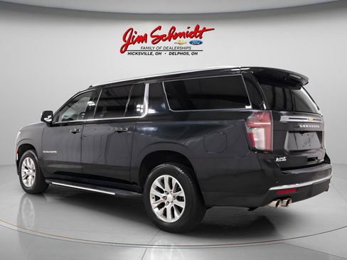 Used 2023 Chevrolet Suburban Premier w/ Advanced Technology Package AWD/4WD image 4