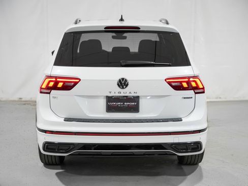 Used 2024 Volkswagen Tiguan SE R-Line AWD/4WD image 4