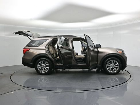 Used 2021 Ford Explorer XLT w/ Equipment Group 202A RWD image 4