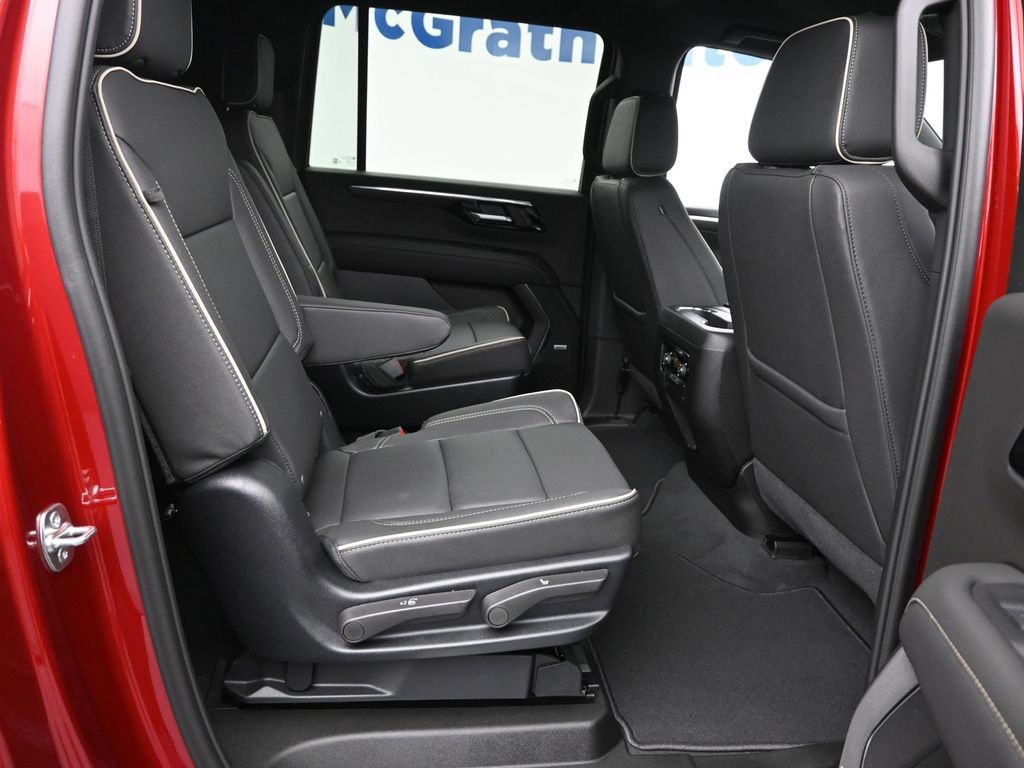 Used 2025 Chevrolet Suburban Premier AWD/4WD image 11